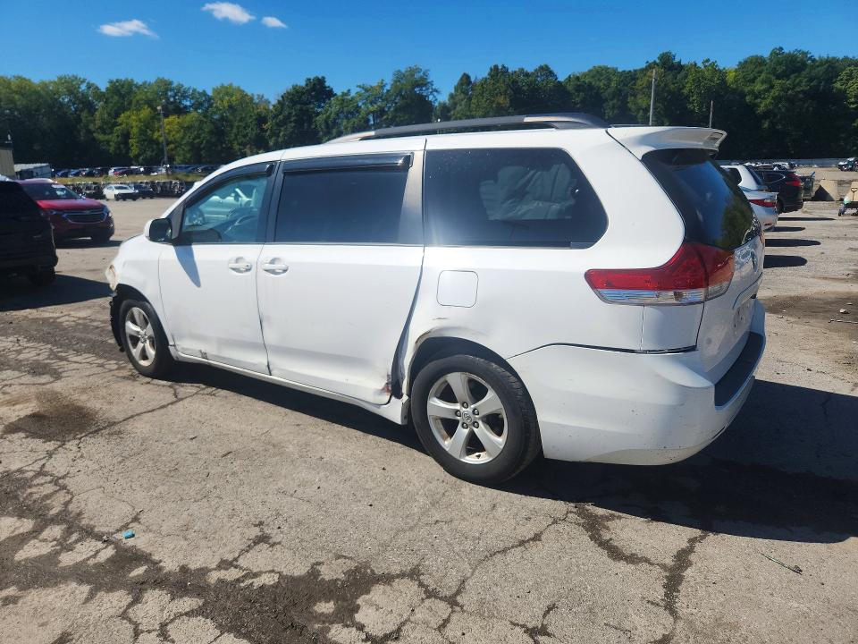 69572346 :رقم المزاد ، 5TDKK3DC6DS324209 vin ، 2013 Toyota Sienna مزاد بيع
