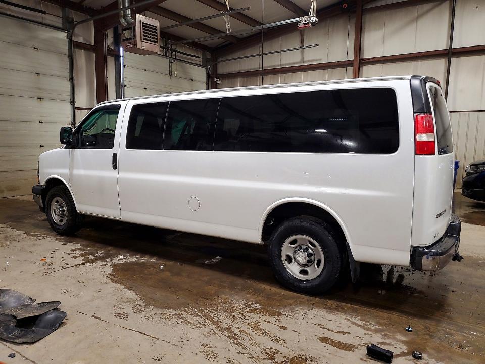 69414716 :رقم المزاد ، 1GAZGPFGXH1216940 vin ، 2017 Chevrolet Express G3500 مزاد بيع