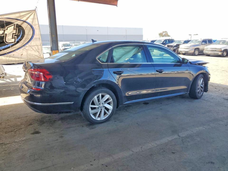 Продажа на аукционе авто 2018 Volkswagen Passat, vin: 1VWBA7A37JC025868, номер лота: 68695356