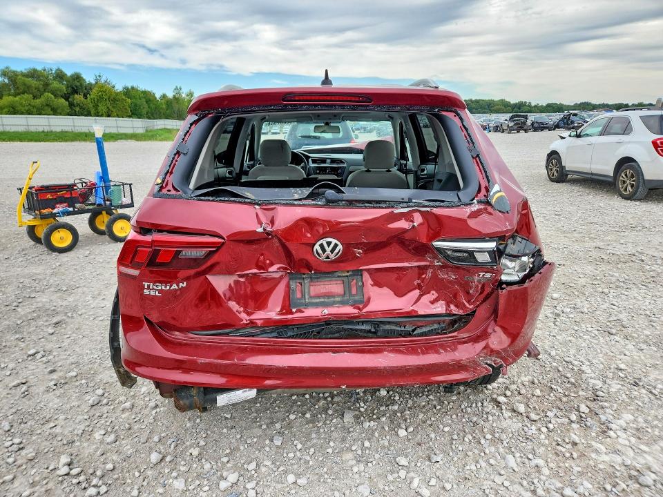 68237606 :رقم المزاد ، 3VV2B7AX7JM014761 vin ، 2018 Volkswagen Tiguan مزاد بيع
