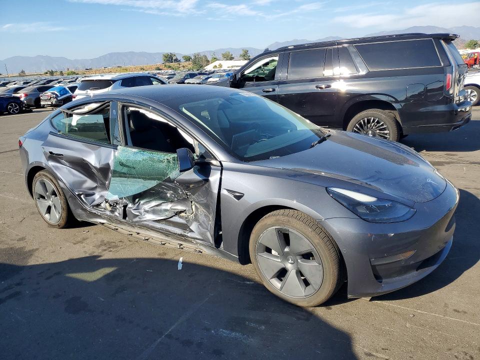 2022 Tesla Model 3 მანქანა იყიდება აუქციონზე, vin: 5YJ3E1EB4NF267147, აუქციონის ნომერი: 70566566