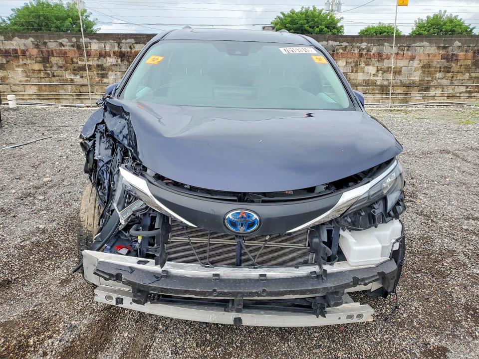 Продажа на аукционе авто 2025 Toyota Sienna, vin: 5TDYRKEC6SS229967, номер лота: 70101816