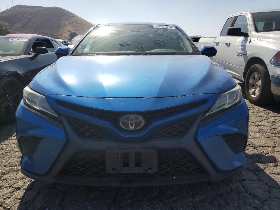 Продаж на аукціоні авто 2018 Toyota Camry, vin: 4T1B11HK0JU109260, номер лоту: 69497816