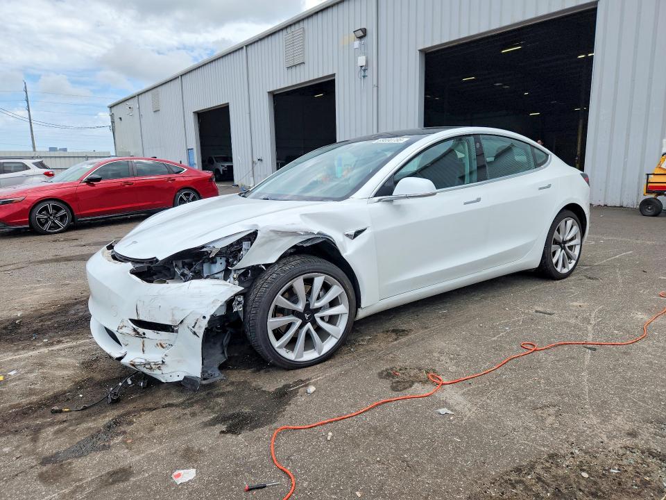 Продажа на аукционе авто 2018 Tesla Model 3, vin: 5YJ3E1EA6JF013764, номер лота: 69690786