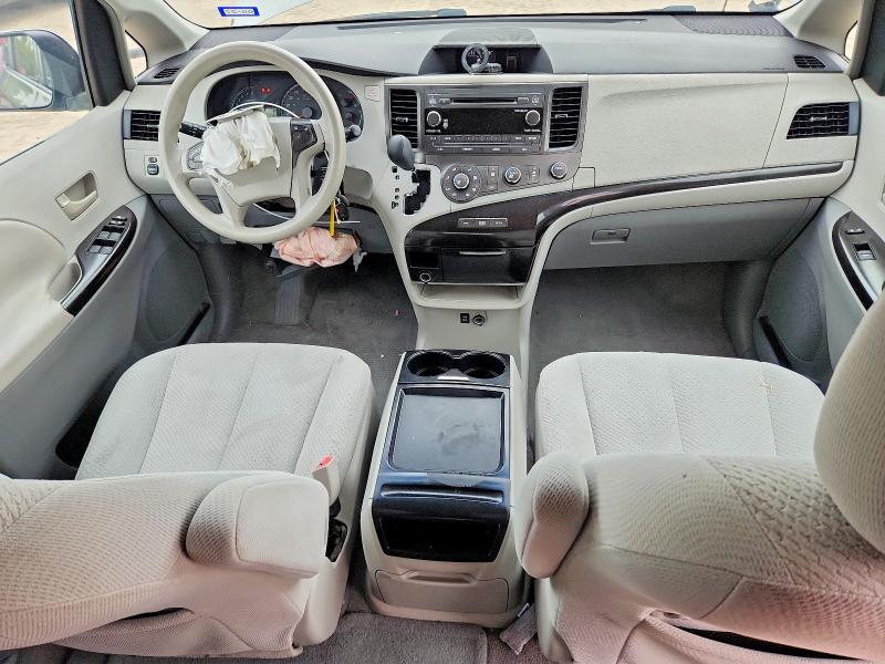 67642326 :رقم المزاد ، 5TDKK3DCXBS068444 vin ، 2011 Toyota Sienna مزاد بيع