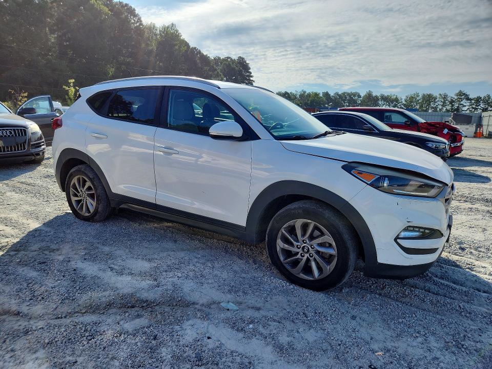 2016 Hyundai Tucson მანქანა იყიდება აუქციონზე, vin: KM8J3CA24GU138927, აუქციონის ნომერი: 68719206