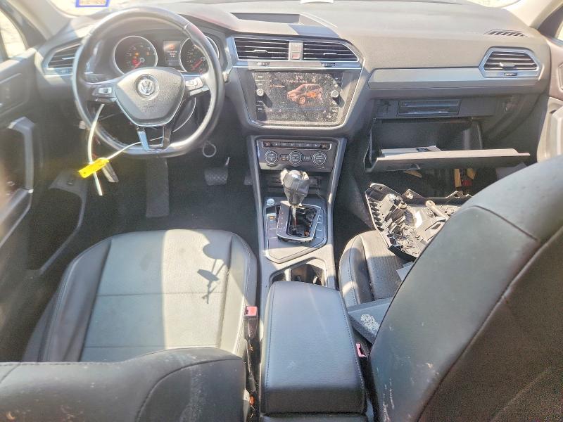 67979796 :رقم المزاد ، 3VV3B7AX0JM077138 vin ، 2018 Volkswagen Tiguan مزاد بيع
