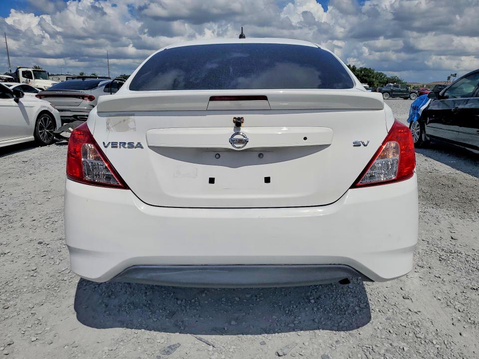 69643096 :رقم المزاد ، 3N1CN7AP7JK391454 vin ، 2018 Nissan Versa مزاد بيع