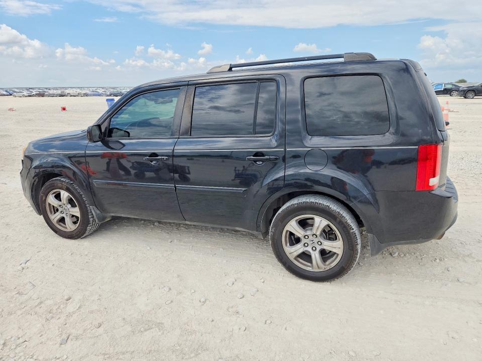 67360226 :رقم المزاد ، 5FNYF4H52FB025761 vin ، 2015 Honda Pilot مزاد بيع