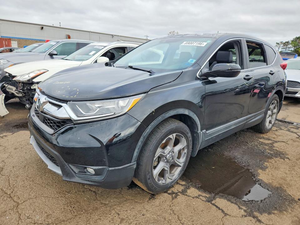 69007196 :رقم المزاد ، 7FARW1H81JE016057 vin ، 2018 Honda Cr-v مزاد بيع
