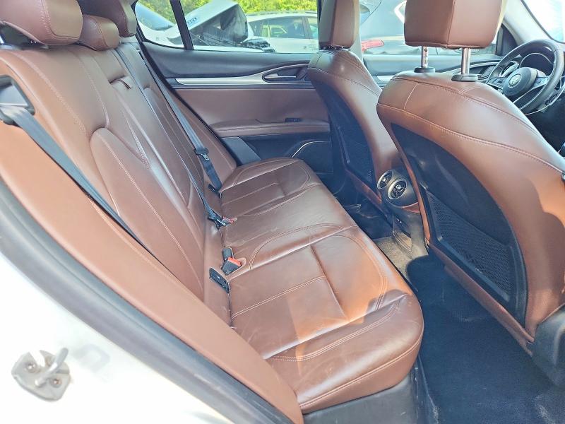 68757436 :رقم المزاد ، ZASFAKPN2J7B71028 vin ، 2018 Alfa Romeo Stelvio مزاد بيع