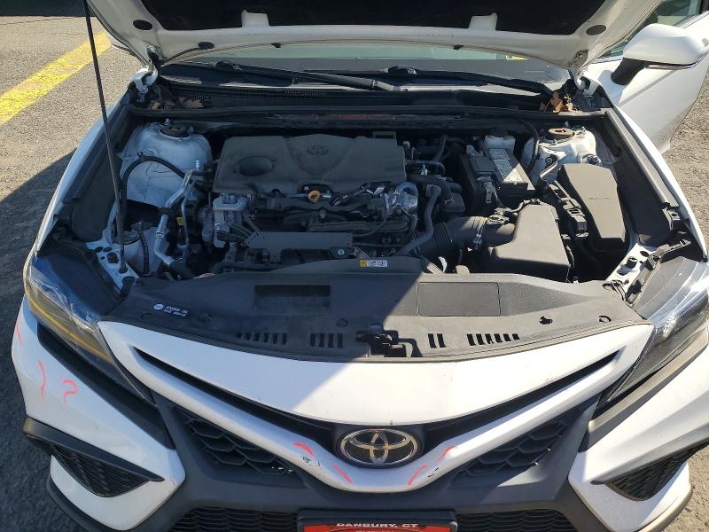 70140646 :رقم المزاد ، 4T1G11BK0MU045191 vin ، 2021 Toyota Camry مزاد بيع