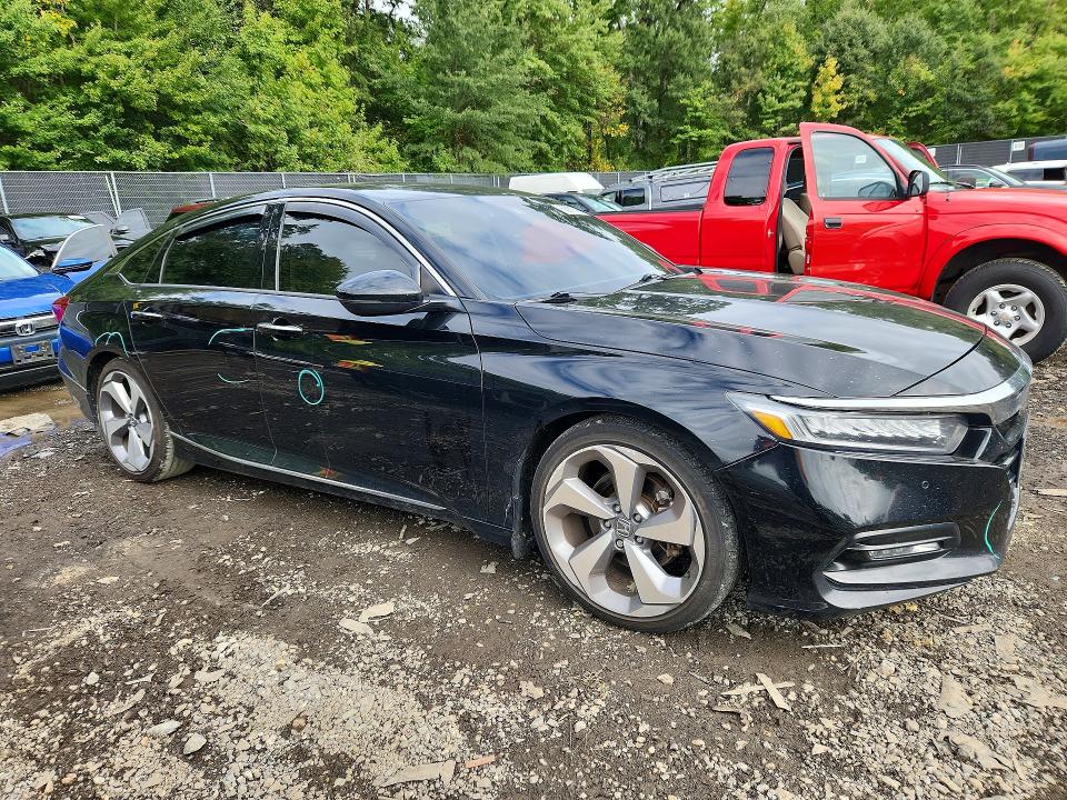 Продажа на аукционе авто 2018 Honda Accord, vin: 1HGCV2F95JA042130, номер лота: 69991506