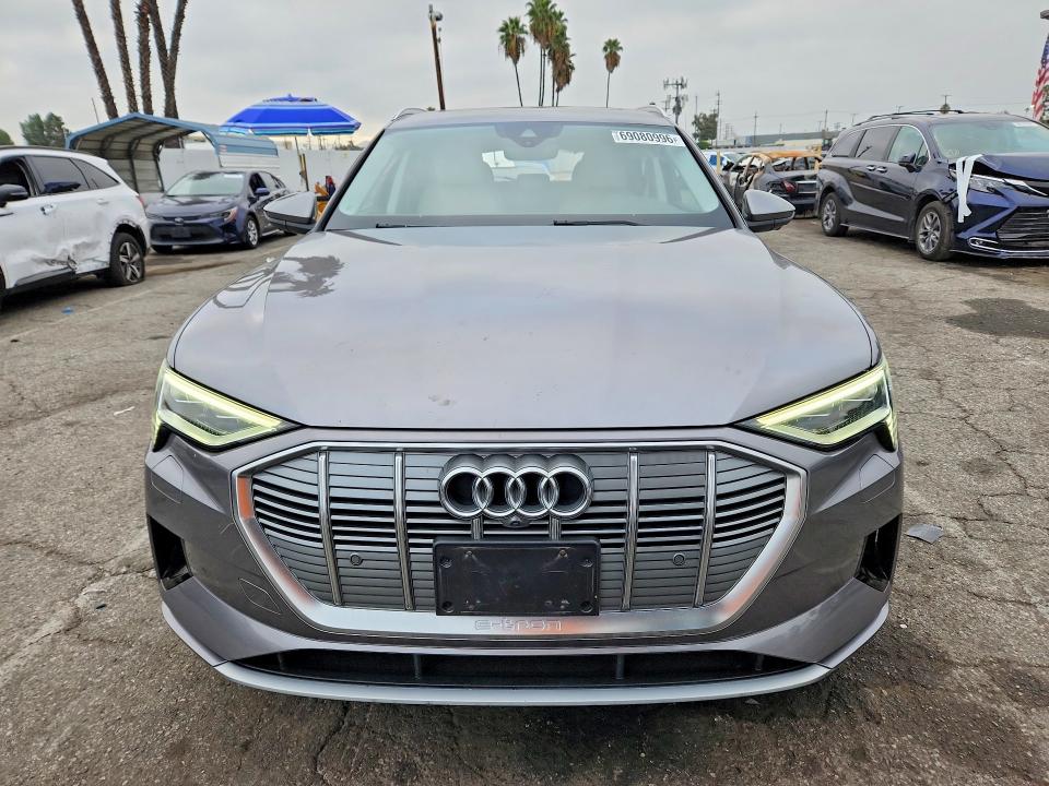 Auction sale of the 2019 Audi E-tron, vin: WA1LAAGE8KB010522, lot number: 69080996