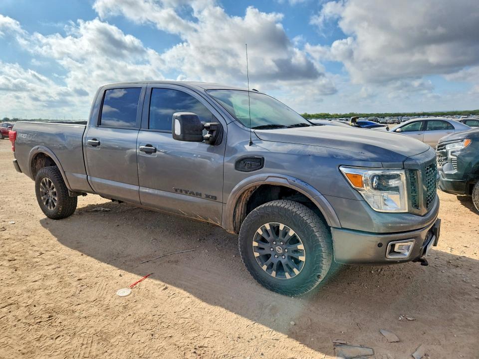 67334096 :رقم المزاد ، 1N6AA1F49JN521429 vin ، 2018 Nissan Titan Xd مزاد بيع