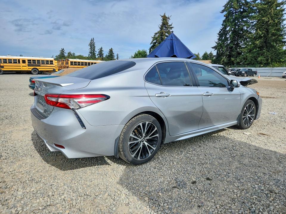 2018 Toyota Camry Hybrid მანქანა იყიდება აუქციონზე, vin: 4T1B21HK7JU007984, აუქციონის ნომერი: 70023286