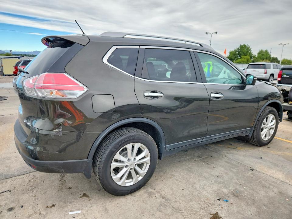 2015 Nissan Rogue მანქანა იყიდება აუქციონზე, vin: 5N1AT2MV1FC811631, აუქციონის ნომერი: 67305596