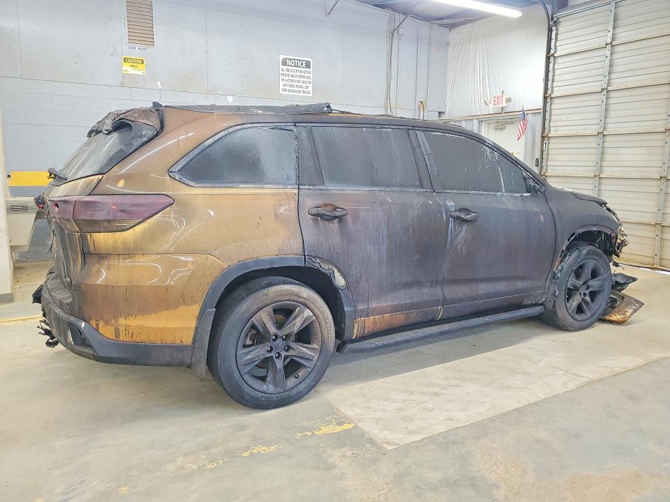 Продажа на аукционе авто 2019 Toyota Highlander, vin: 5TDDZRFH4KS979644, номер лота: 67934076