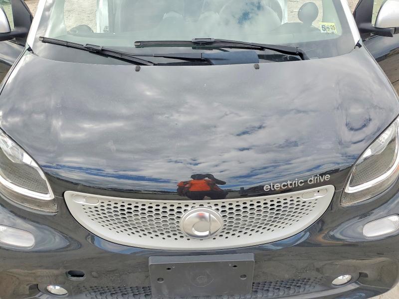 68653916 :رقم المزاد ، WMEFJ9BA4HK235018 vin ، 2017 Smart Fortwo مزاد بيع