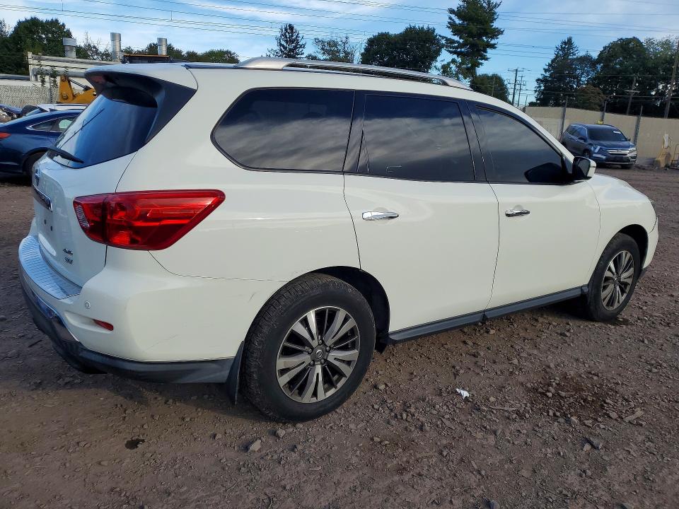 Продажа на аукционе авто 2017 Nissan Pathfinder, vin: 5N1DR2MMXHC903651, номер лота: 70151076