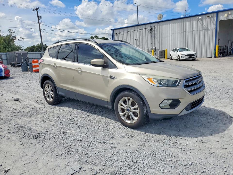 70922676 :رقم المزاد ، 1FMCU9GD1HUC57702 vin ، 2017 Ford Escape مزاد بيع