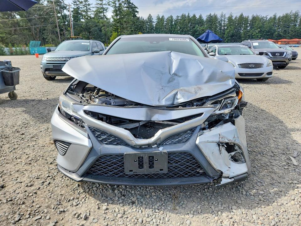 2018 Toyota Camry Hybrid მანქანა იყიდება აუქციონზე, vin: 4T1B21HK7JU007984, აუქციონის ნომერი: 70023286