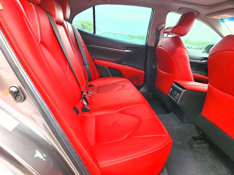 70339746 :رقم المزاد ، 4T1B61HK7KU735407 vin ، 2019 Toyota Camry مزاد بيع