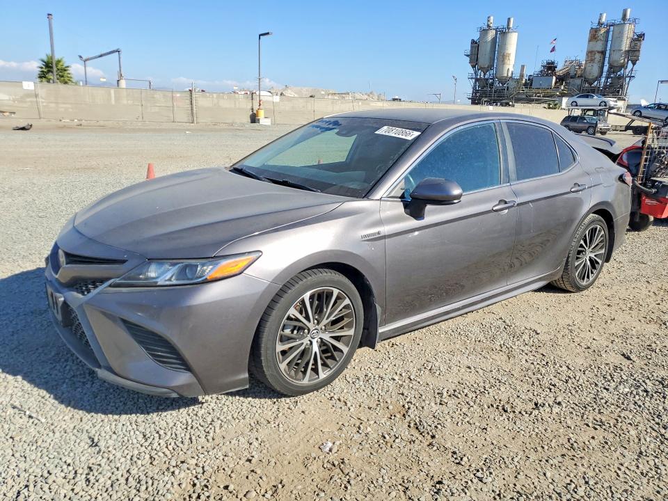 2018 Toyota Camry Hybrid მანქანა იყიდება აუქციონზე, vin: 4T1B21HK1JU510216, აუქციონის ნომერი: 70810866