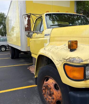 69895336 :رقم المزاد ، 1FDNF70J6WVA03014 vin ، 1998 Ford F700 مزاد بيع