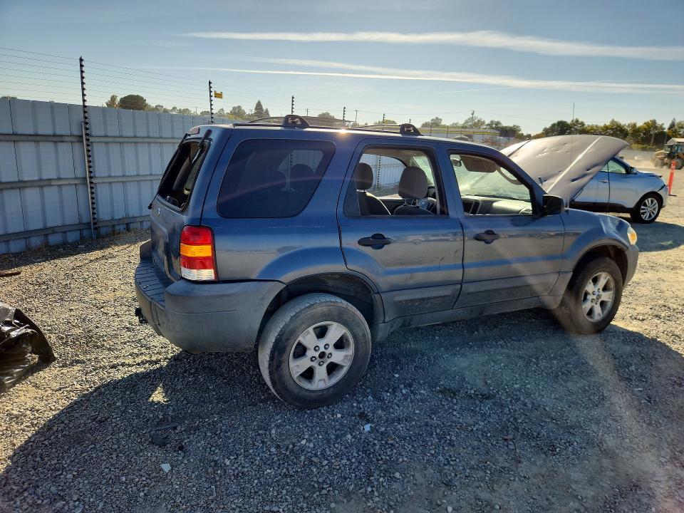 2005 Ford Escape მანქანა იყიდება აუქციონზე, vin: 1FMYU93105KA32342, აუქციონის ნომერი: 69938696