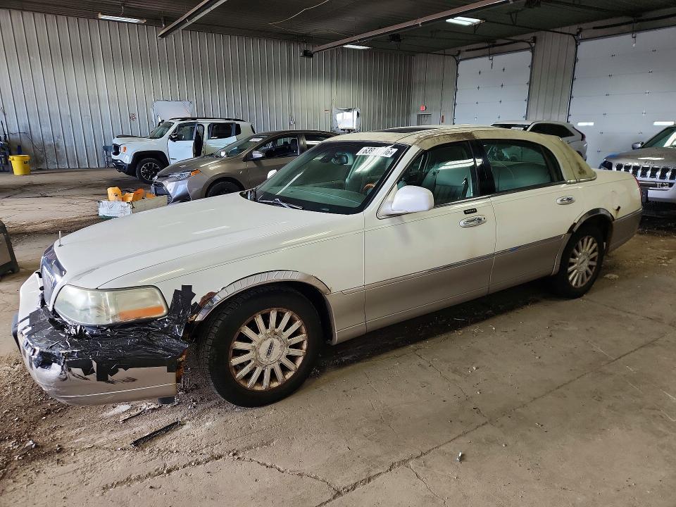 Продажа на аукционе авто 2003 Lincoln Town Car, vin: 1LNHM82W53Y620349, номер лота: 63919836