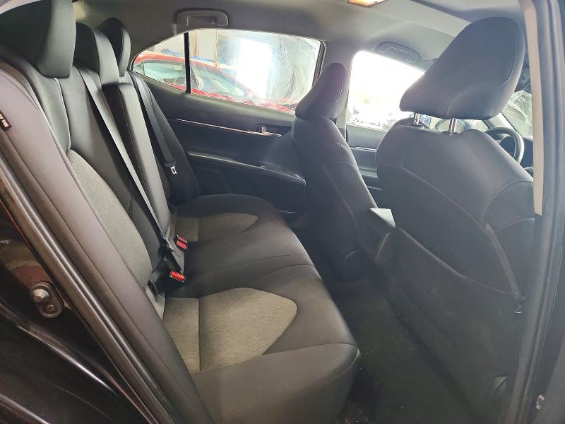 68418246 :رقم المزاد ، 4T1C11AK0MU448636 vin ، 2021 Toyota Camry مزاد بيع