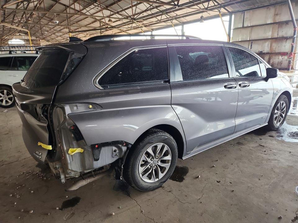 Auction sale of the 2021 Toyota Sienna, vin: 5TDYRKEC4MS062575, lot number: 70893646