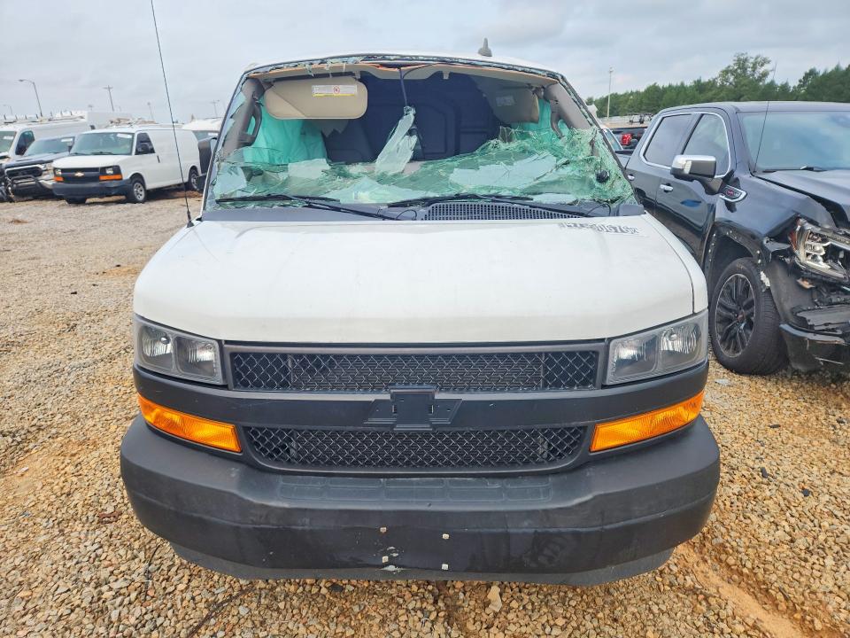 47590676 :رقم المزاد ، 1GCWGAFP8N1253519 vin ، 2022 Chevrolet Express G2500 مزاد بيع