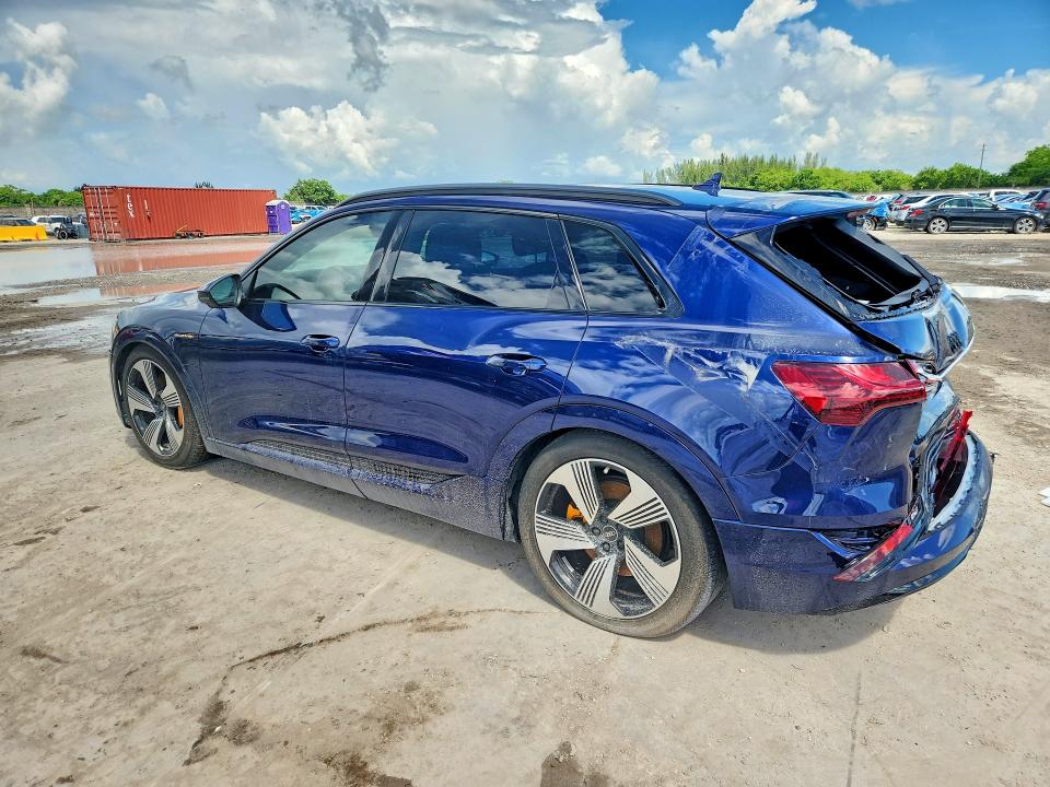 Продажа на аукционе авто 2022 Audi E-tron, vin: WA1LAAGE6NB031843, номер лота: 64468036