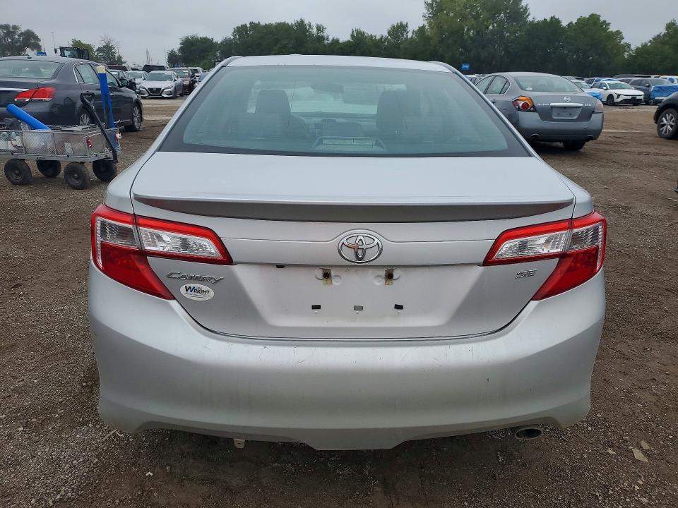 69690256 :رقم المزاد ، 4T1BF1FK2EU837012 vin ، 2014 Toyota Camry مزاد بيع