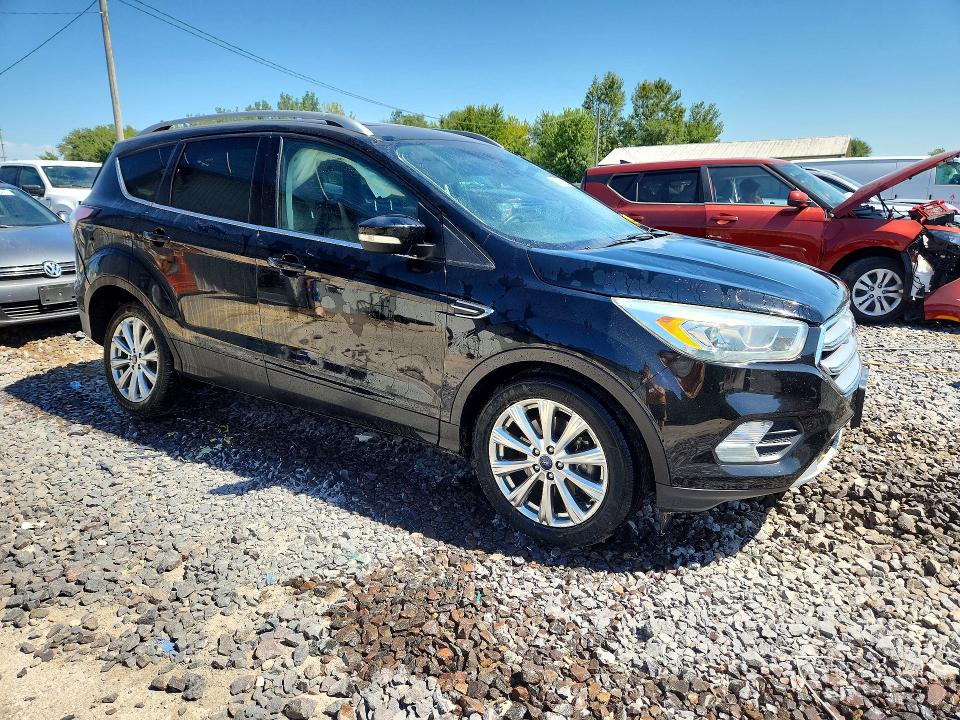 67726026 :رقم المزاد ، 1FMCU9J99HUE98718 vin ، 2017 Ford Escape مزاد بيع