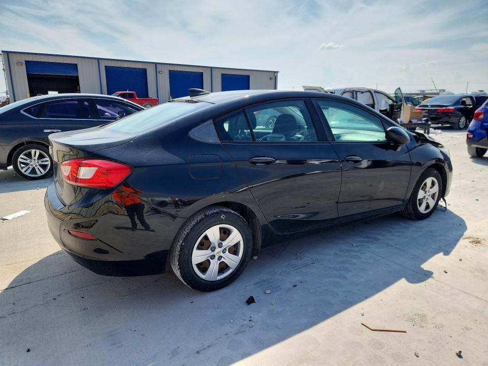 70227646 :رقم المزاد ، 1G1BC5SM3J7100124 vin ، 2018 Chevrolet Cruze مزاد بيع