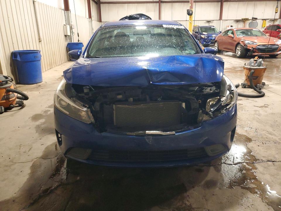68547376 :رقم المزاد ، 3KPFK4A75HE095097 vin ، 2017 Kia Forte مزاد بيع