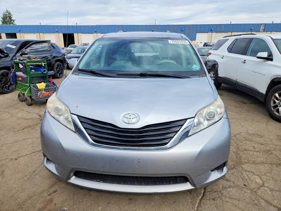 Продажа на аукционе авто 2014 Toyota Sienna, vin: 5TDKK3DC4ES508498, номер лота: 70665456