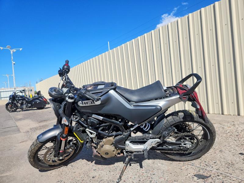 68003726 :رقم المزاد ، MD2JUJ407MC201241 vin ، 2021 Husqvarna Vitpilen 401/svartpilen 401 مزاد بيع