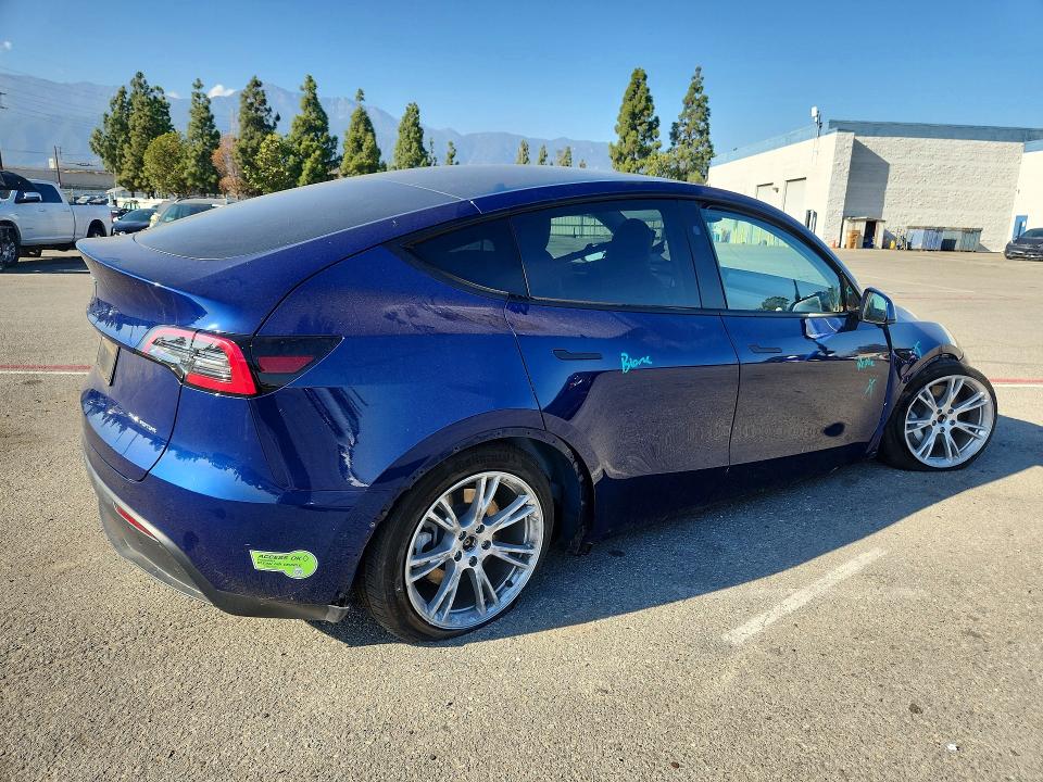 69824486 :رقم المزاد ، 7SAYGAEE7PF858699 vin ، 2023 Tesla Model Y مزاد بيع