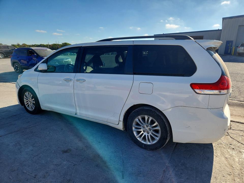 2013 Toyota Sienna მანქანა იყიდება აუქციონზე, vin: 5TDYK3DC3DS372454, აუქციონის ნომერი: 67481276