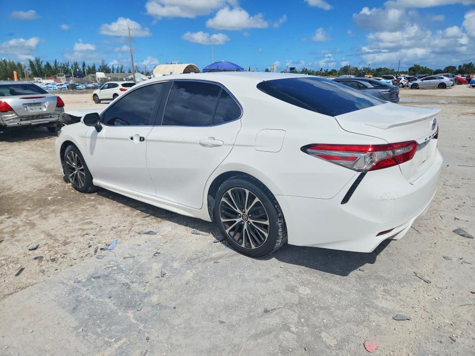 2018 Toyota Camry მანქანა იყიდება აუქციონზე, vin: 4T1B11HK6JU581205, აუქციონის ნომერი: 70478946
