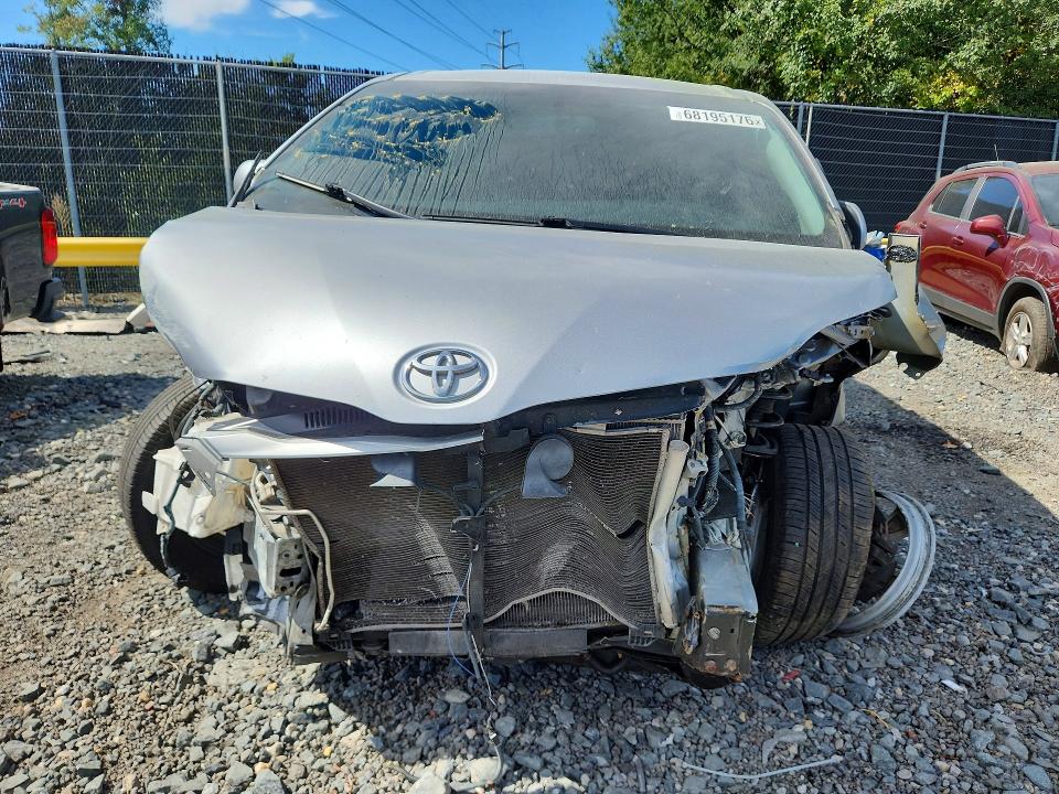 2017 Toyota Sienna მანქანა იყიდება აუქციონზე, vin: 5TDKZ3DC9HS853302, აუქციონის ნომერი: 68195176