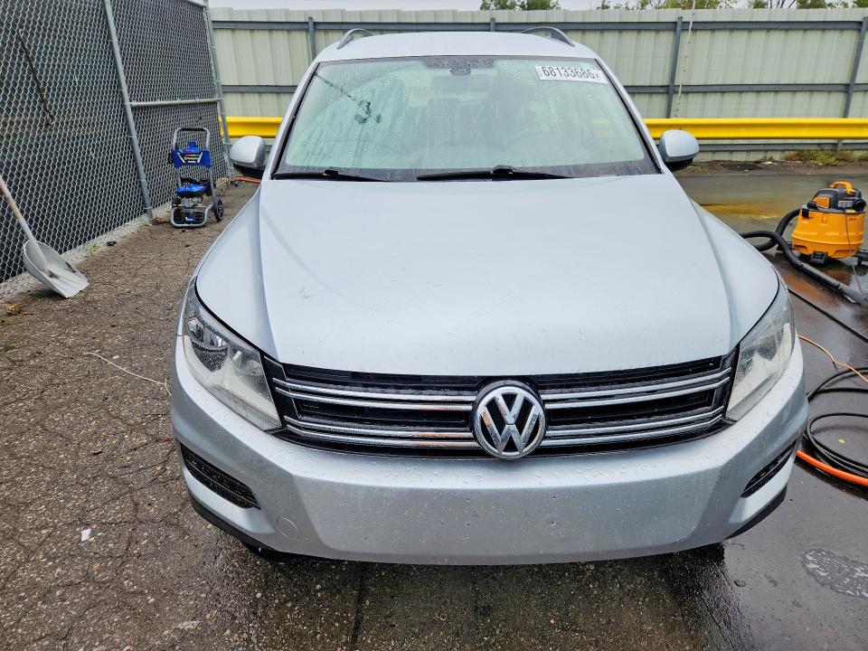 68133686 :رقم المزاد ، WVGAV7AX8HK005968 vin ، 2017 Volkswagen Tiguan مزاد بيع