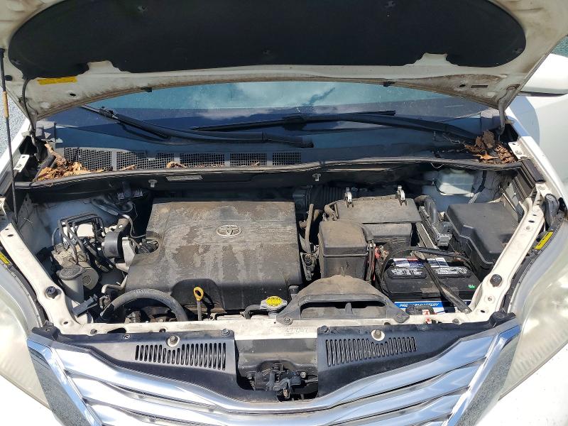 69003646 :رقم المزاد ، 5TDYK3DC9BS082619 vin ، 2011 Toyota Sienna مزاد بيع