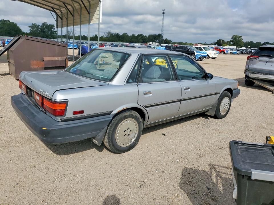 69853166 :رقم المزاد ، 4T1SV21E6KU109005 vin ، 1989 Toyota Camry مزاد بيع