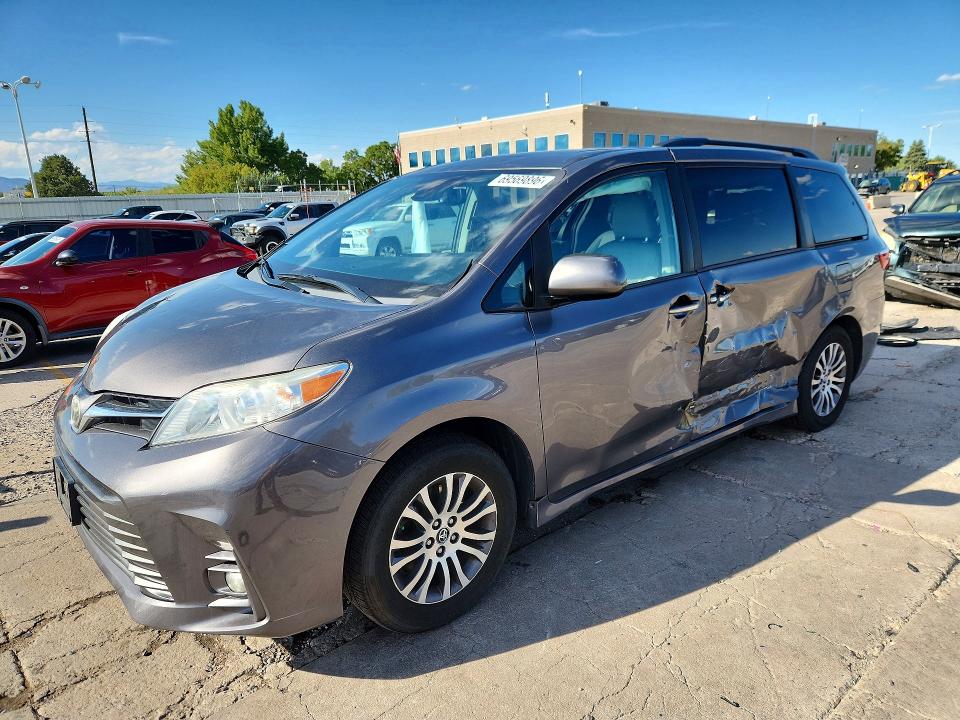 Продажа на аукционе авто 2018 Toyota Sienna, vin: 5TDYZ3DC9JS928399, номер лота: 69569896