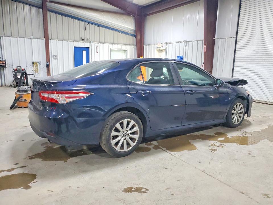 67310156 :رقم المزاد ، 4T1B11HK6JU604384 vin ، 2018 Toyota Camry مزاد بيع